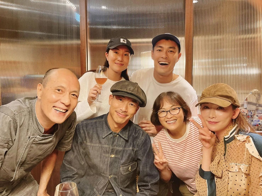 林志玲和AKIRA日前到楊祐寧父親開的火鍋店用餐。（圖／翻攝自「元鍋」臉書粉專）