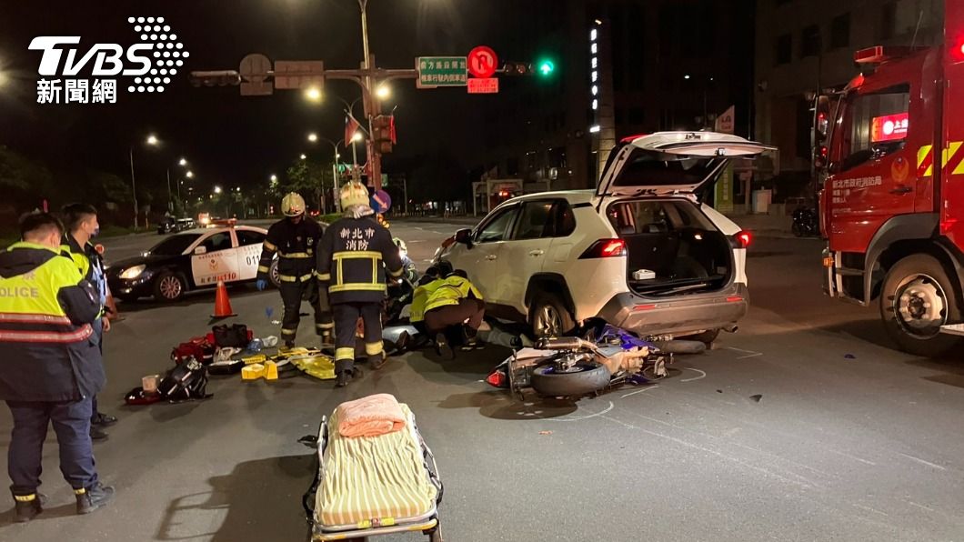 說轉就轉?計程車鬼切迴轉 害重機女騎士慘撞命危