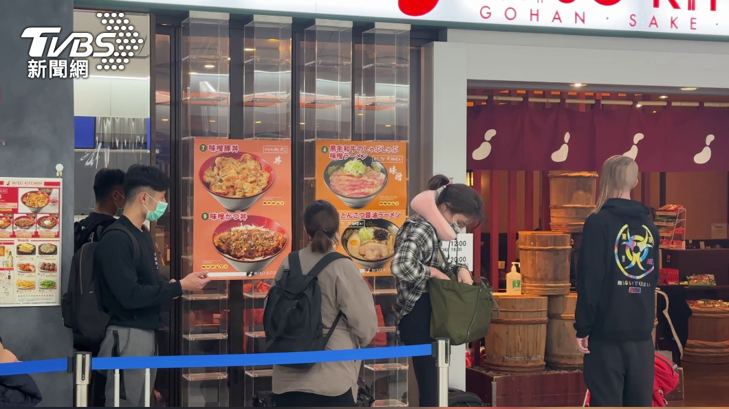 餐飲店面幾乎因為疫情沒有營業。（圖／葉韋辰攝）