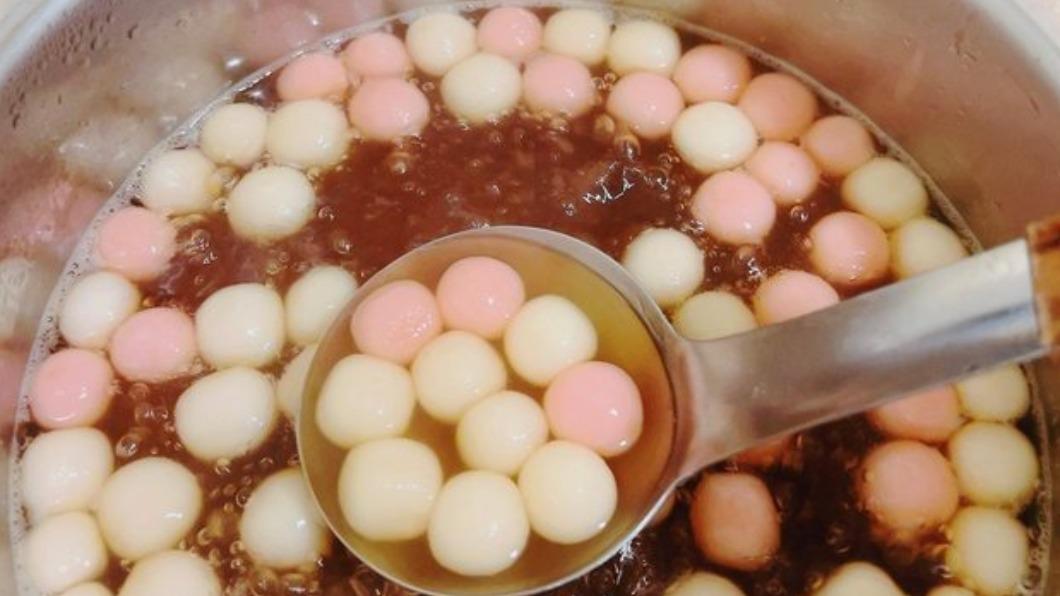 原PO將麥香紅茶當湯底,結果意外很和諧。(圖/翻攝自PTT)