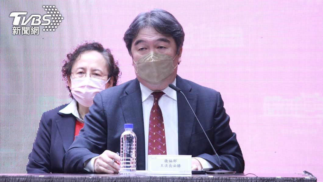 中央流行疫情指揮中心指揮官王必勝。(圖/方炳超攝)