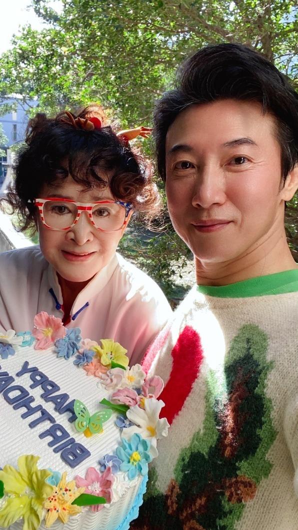 81歲唐琪近照仍可見水嫩肌膚。（圖／陳鴻提供）