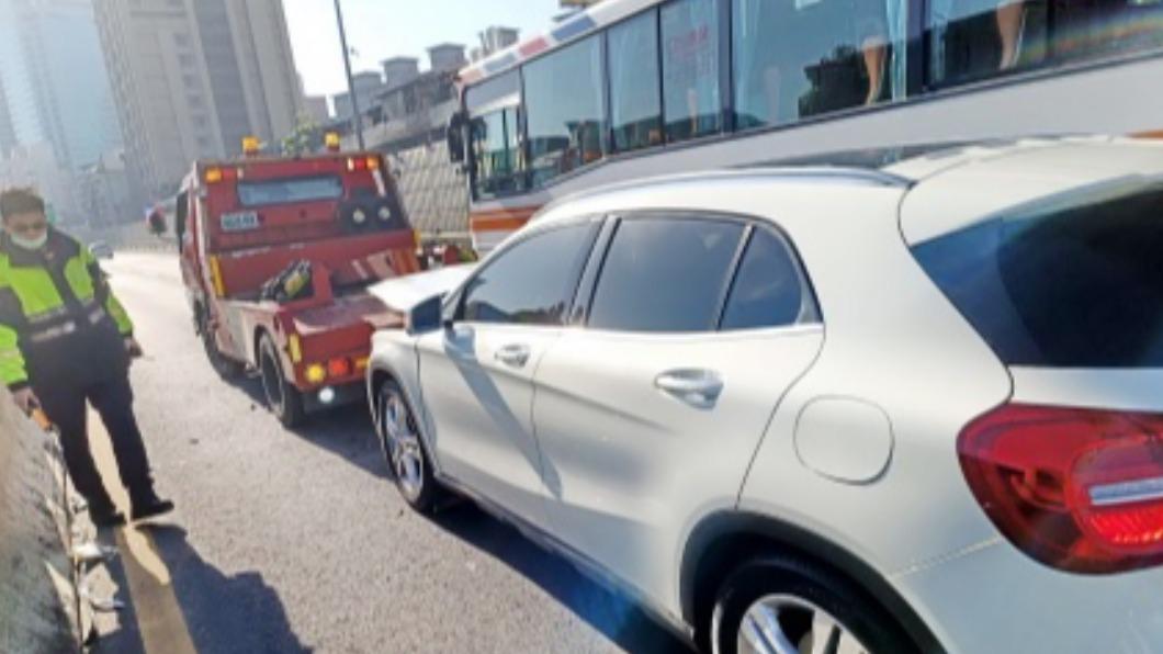 台64快速道路21.6K車禍　3車擦撞一度交通壅塞