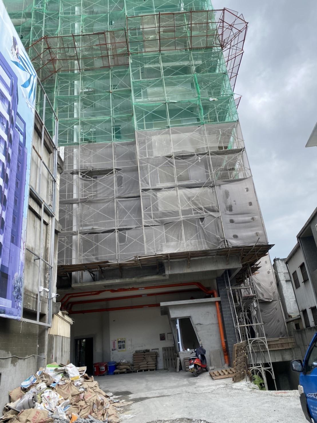 失事地點為花蓮縣吉安鄉一處施工中的8層樓建築。(圖/TVBS)