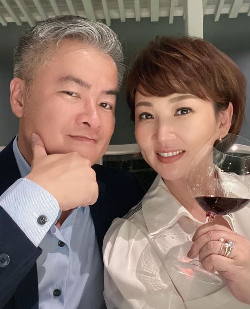 郁方也十分相信老公為人,夫妻超幸福。(圖/翻攝自好門媳婦的秘密生活郁小方臉書)