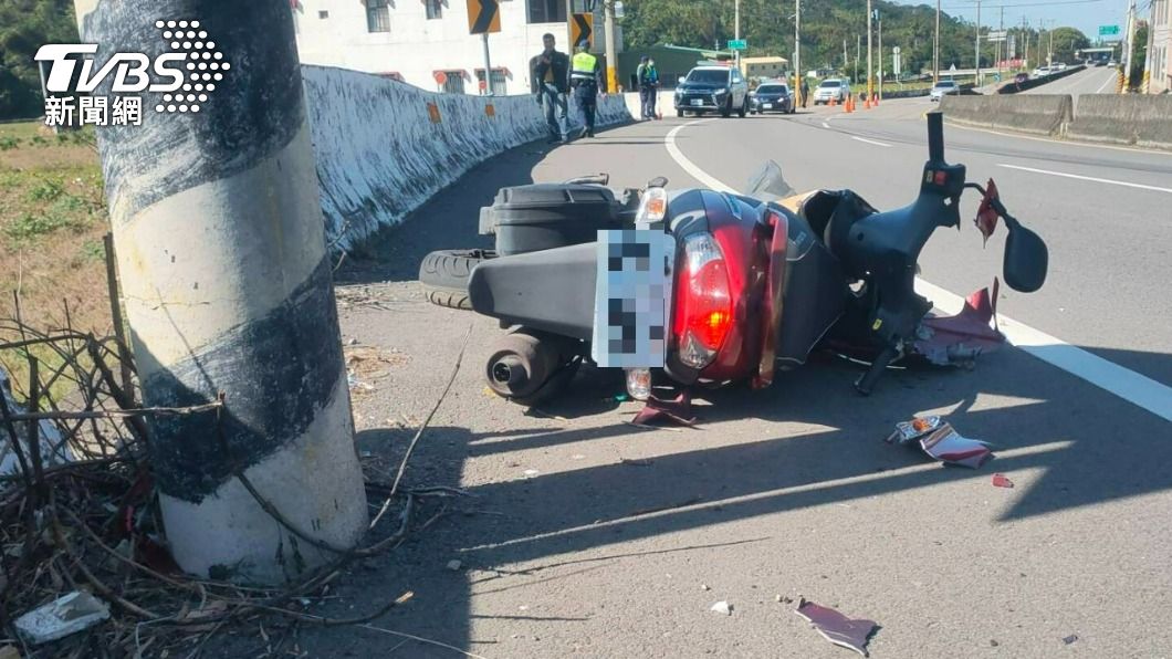 疑車速過快釀死劫！28歲男騎士撞護欄　彈飛重摔稻田亡