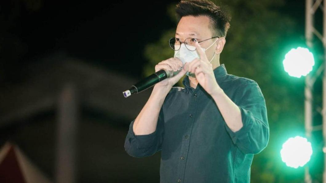 林飛帆深夜發文,痛批黃偉哲對弊案置之不理。(圖/翻攝自林飛帆臉書)