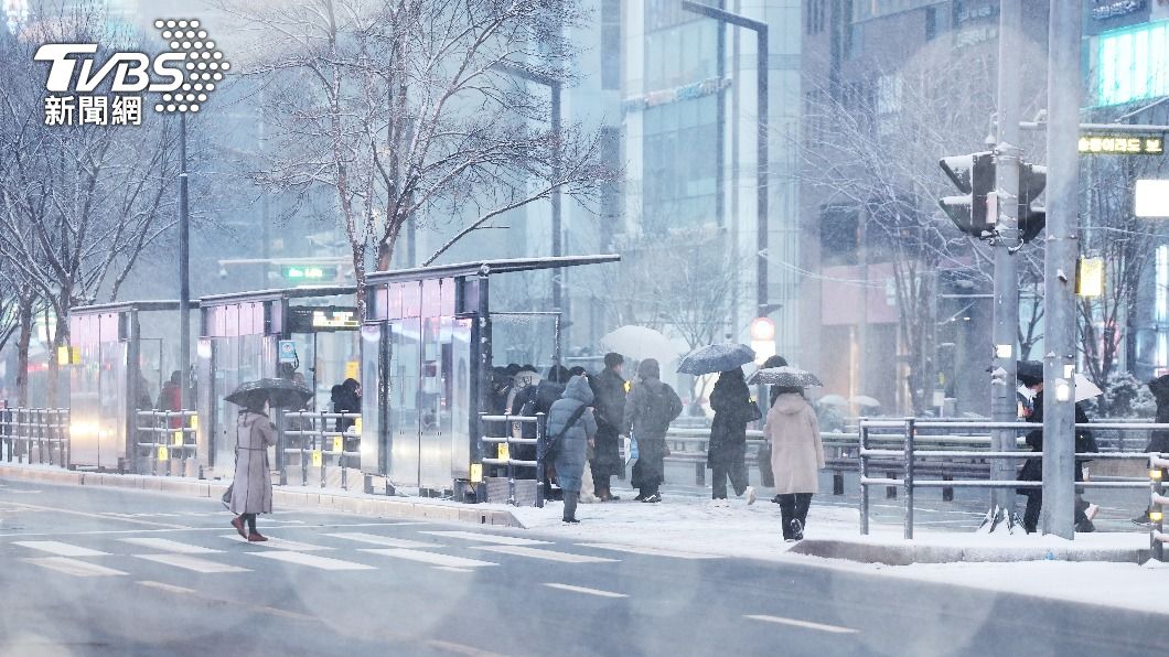 冷到狂抖!首爾地鐵起火停駛 通勤族遇「最強寒流」皮皮挫