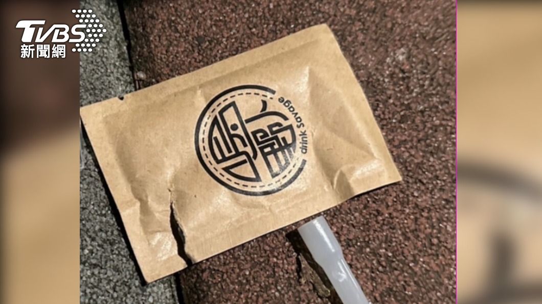 警方查扣外包裝印有「喝野人」的毒咖啡包。(圖/TVBS)