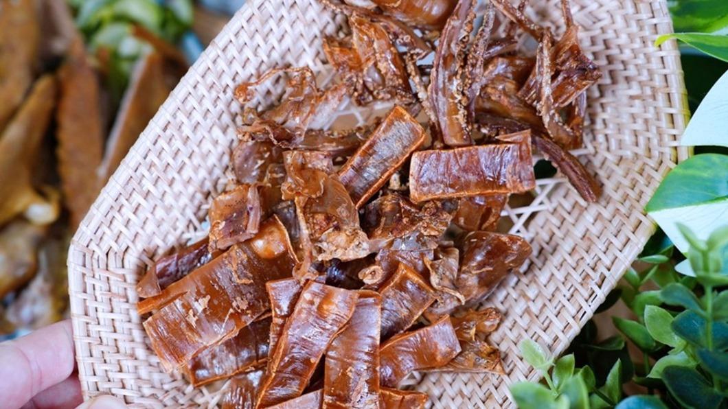 放在炭火上面烤過的魷魚，可以選擇原味或是醬油口味。（圖／瑋瑋美食萬歲提供）