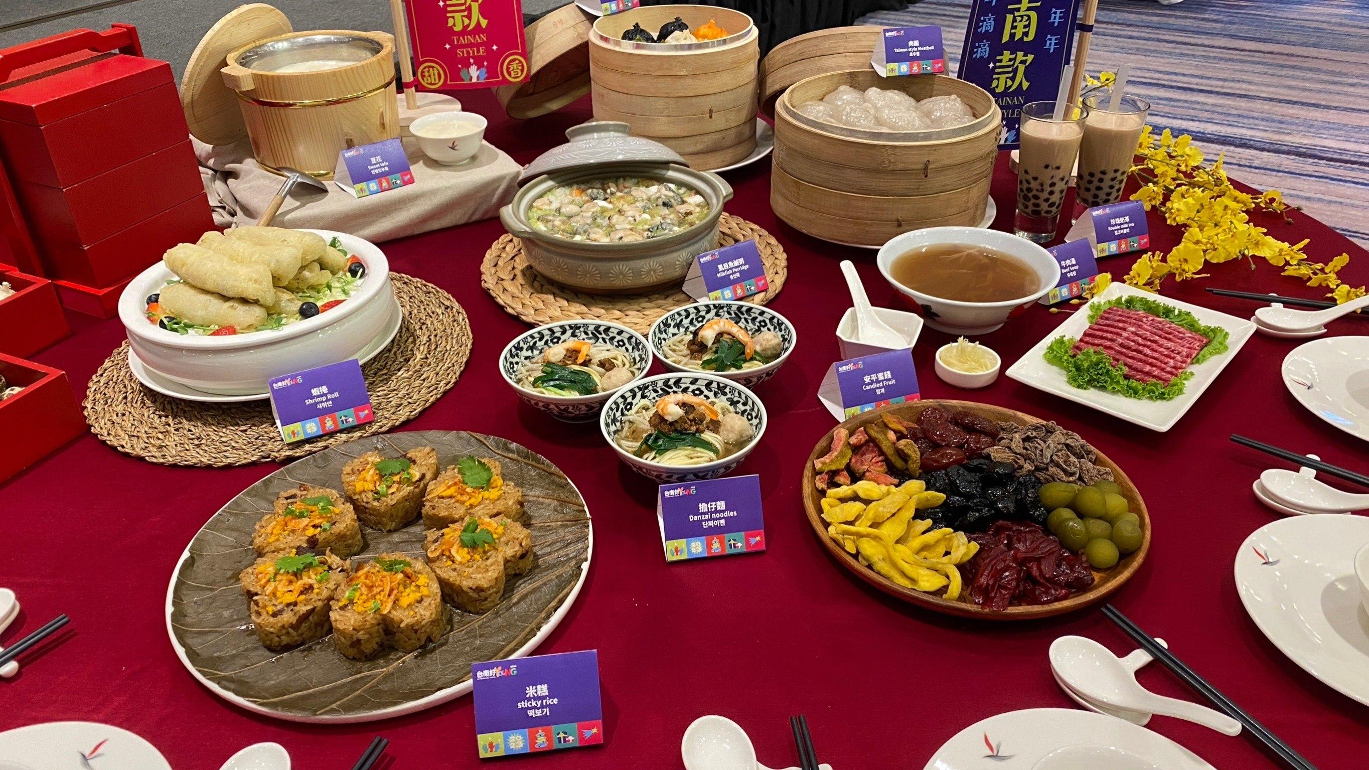 雖然飯店精心準備了一整桌台灣美食,不過可惜宣美都沒吃到。(圖/TVBS)