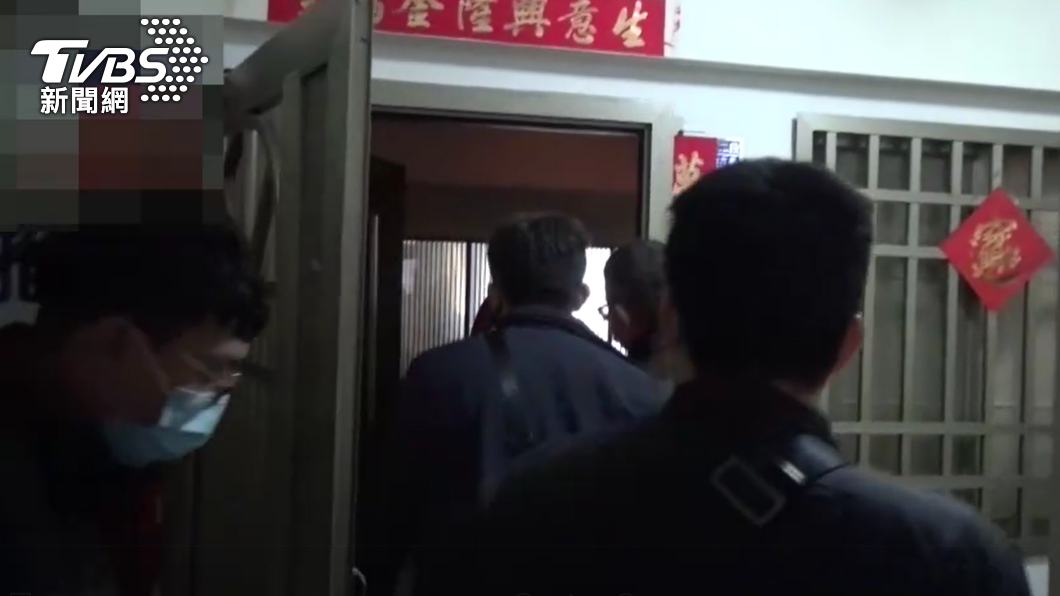 警方前往歹徒住處逮人。（圖／TVBS）