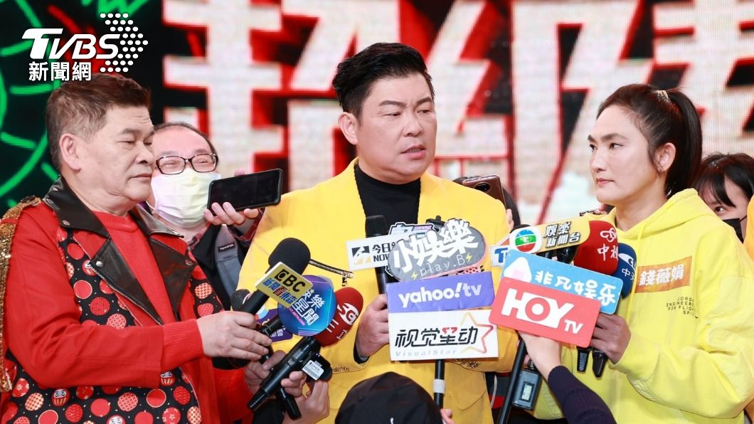 曾國城(中)回應廖科溢的新聞事件。(圖/黃城碩攝)