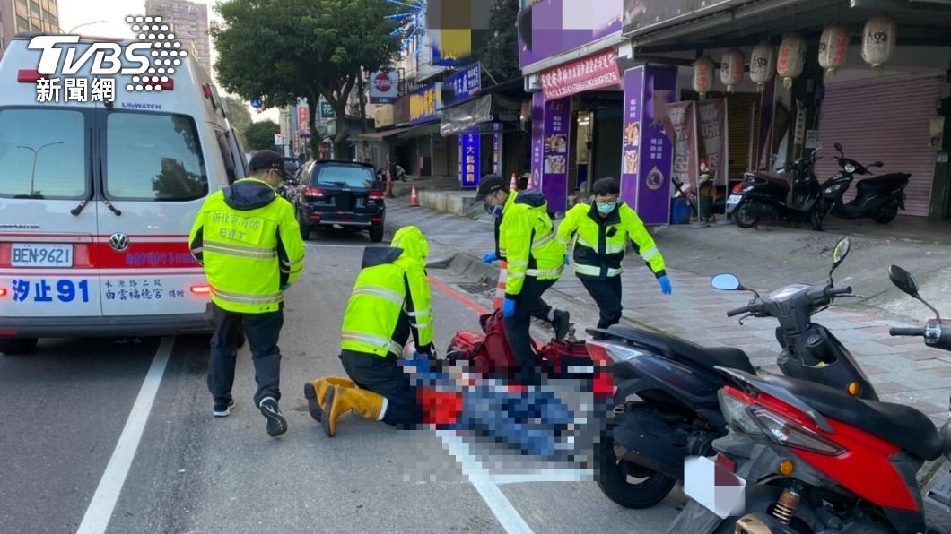 警消獲報到場搶救。(圖/TVBS)