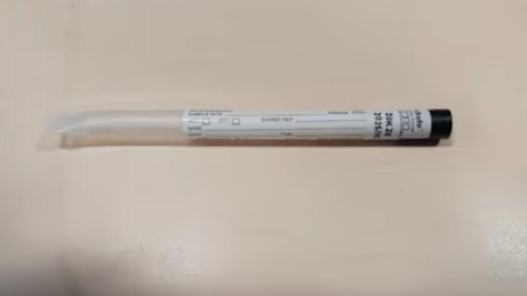 警方在多年前的棉花棒上驗出DNA。(圖/翻攝自英國皇家檢察署官方網站)