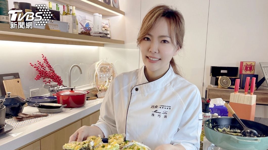 料理女王陸巧因教學法式耶誕大餐。（圖／TVBS）