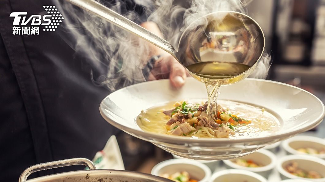 湯泡飯少吃!醫嘆「喝湯4行為」超傷身:食道癌恐上門