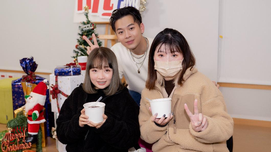 高爾宣與歌迷一起過聖誕節。（圖／Hit Fm聯播網提供）