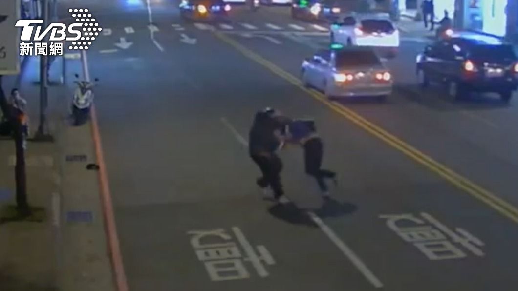 搶超商愛心捐獻箱！犯嫌遭攔阻　竟持鋁棒攻擊店員跟民眾