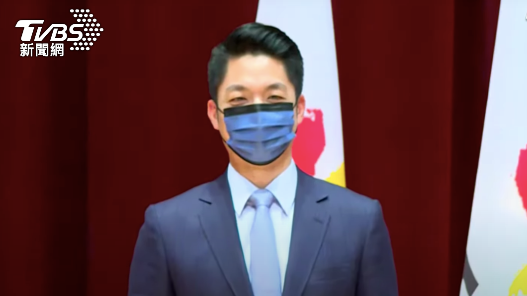 蔣萬安微笑看著台下大哭的兒子蔣德宇。(圖/TVBS)