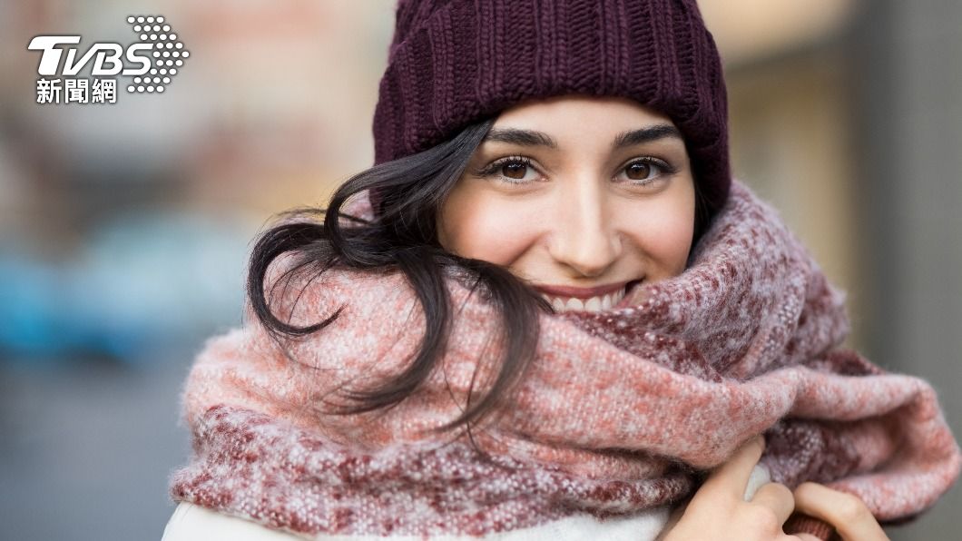 原PO認為，在國外看到帶圍巾的女生有高機率是台灣人。（示意圖／shutterstock達志影像）