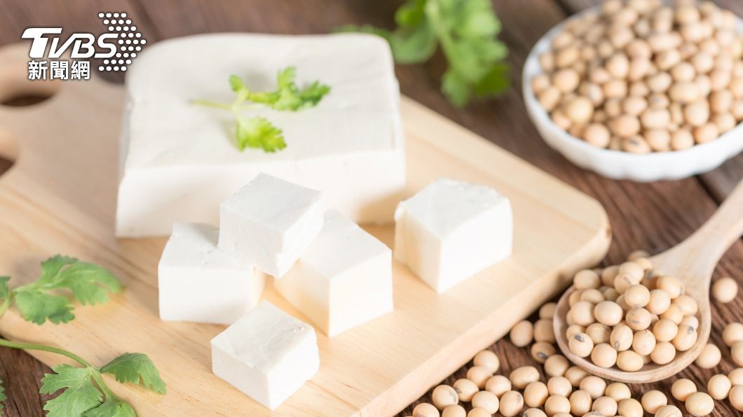 有乳糖不耐症的人建議改吃傳統豆腐或是五香豆干補鈣。（示意圖／shutterstock達志影像）