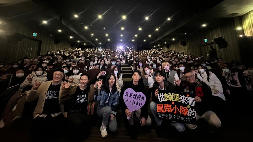 電影《想見你》先行場擠滿人潮，韓、泰、大馬粉絲衝戲院讚「圓滿劇版遺憾」。（圖／車庫娛樂、三鳳製作提供）