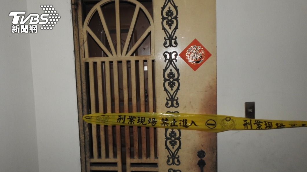 女找嘸爸急破門 驚見他陳屍家中留7犬「遺體疑遭啃咬」