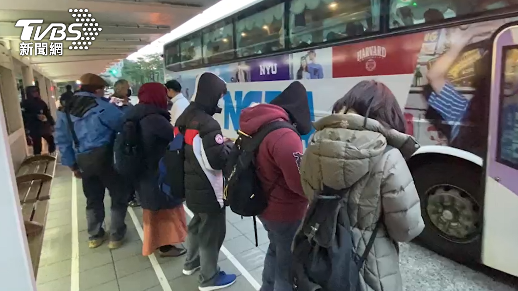基隆有許多通勤族往返雙北上班。(圖/TVBS)