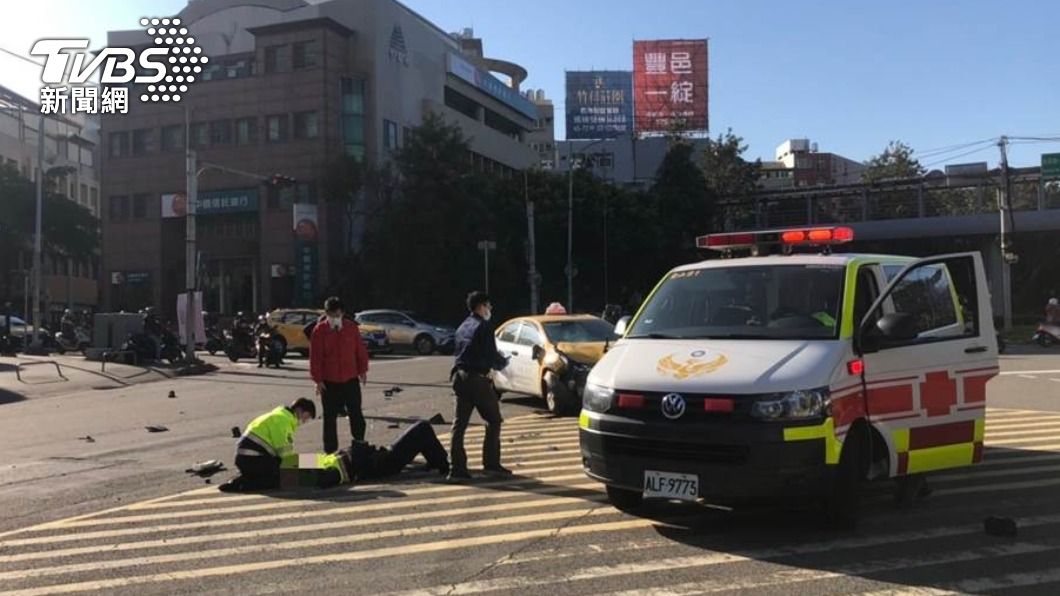 員警除了骨折無生命危險。(圖/TVBS)