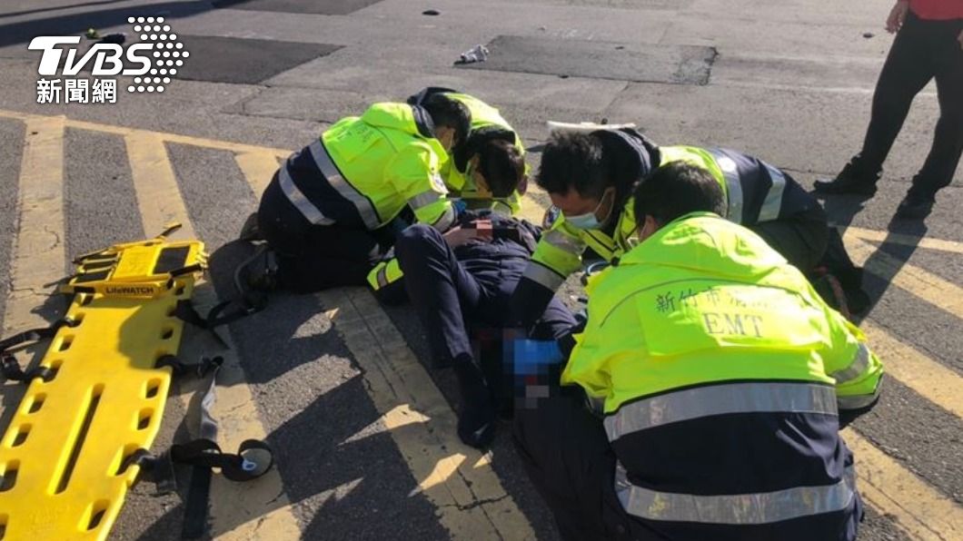 24歲竹科警執勤遭撞飛 驚悚「空翻360度重摔」腿碎
