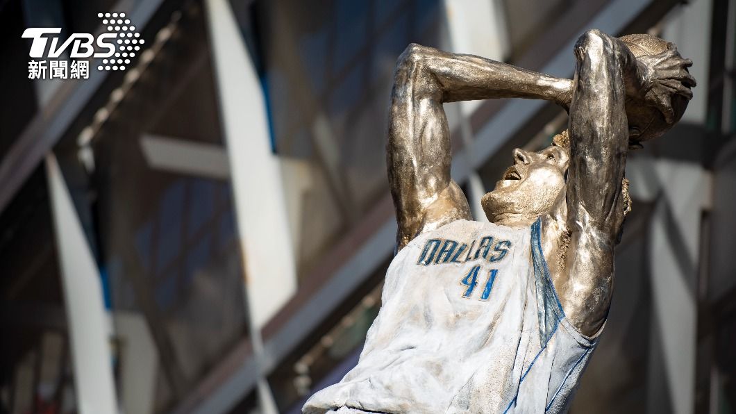 諾威茨基銅像揭幕　NBA獨行俠耶誕戰單節51分創紀錄