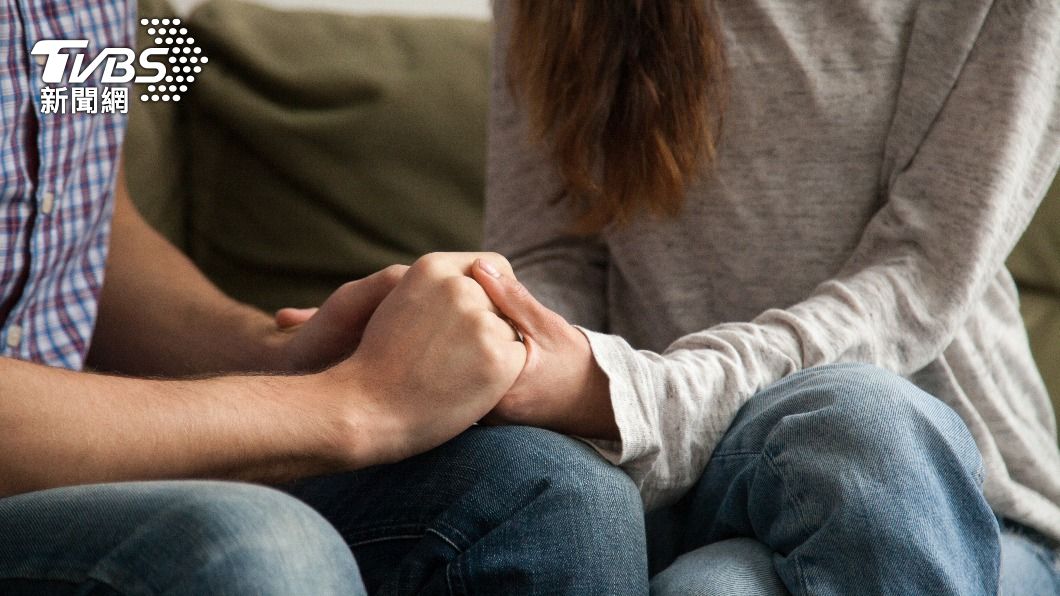 交往20年男方卻突然提出分手，收到貸款信才發現房東竟是男友。（示意圖／shutterstock達志影像）