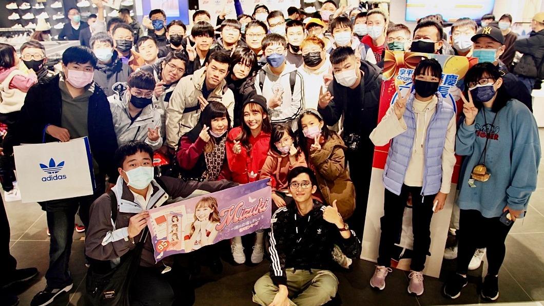 林襄擔任一日店長人氣高。(圖/優尼聖提供)