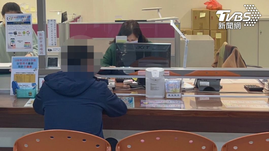 脫罩哈菸遭檢舉吃罰單還不繳　新北男存款遭扣押怕爆秒刷卡
