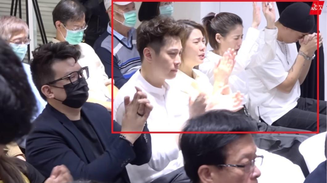 白家綺夫婦、阿Ben夫婦當時在底下也流淚。(圖/翻攝自藝起發光YT)