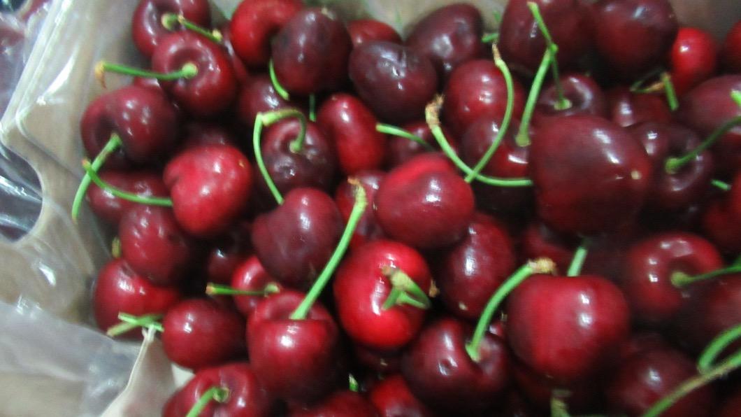 智利進口的「紅櫻桃」也檢出殘留農藥 。（圖／食藥署提供）