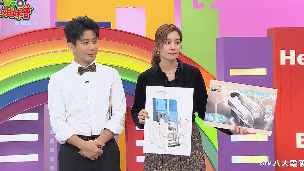 郭彥均、莎莎一起主持《WTO姐妹會》。(圖/八大提供)