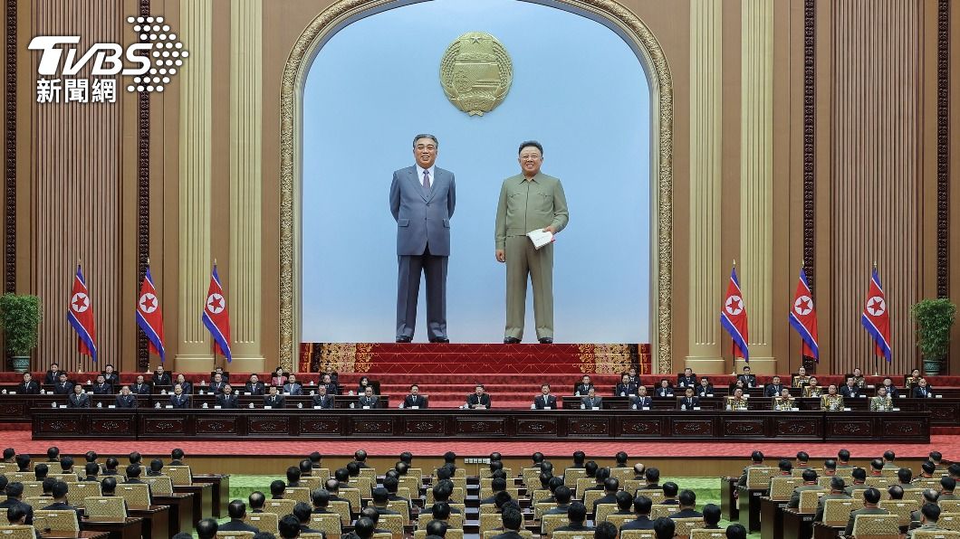 金正恩與其他高級官員出席紀念大會。（圖／達志影像路透社）