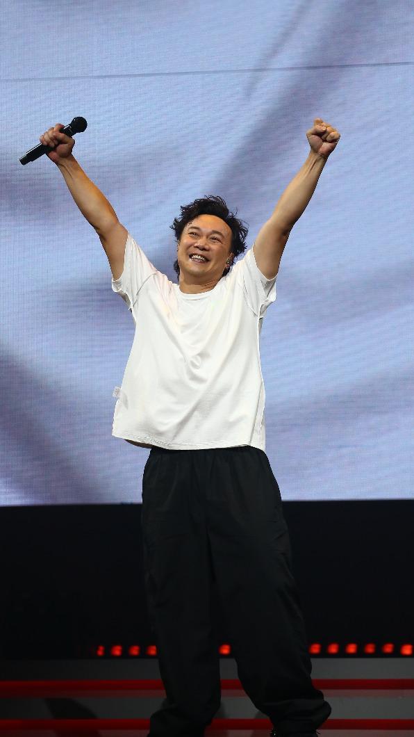 相當寵粉的陳奕迅,昨尾聲送給歌迷2次安可。(圖/ESL Limited提供)