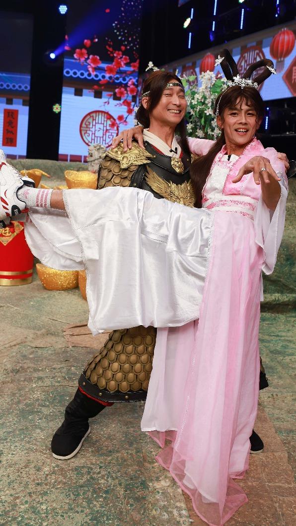 浩子和阿翔演短劇。（圖／民視提供）