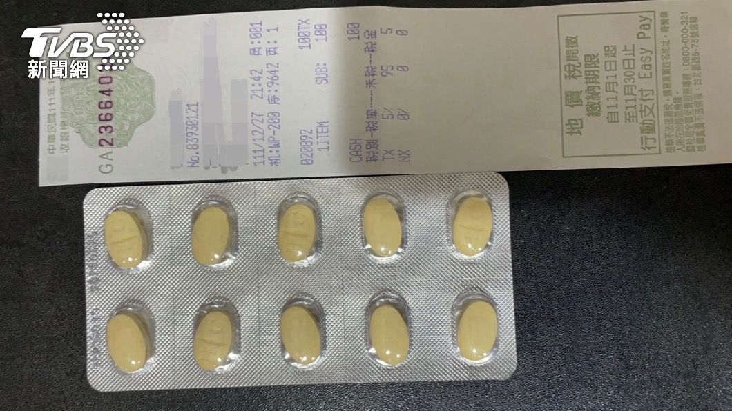 廖先生最後在藥局老闆推薦下購買另一款乙醯胺酚的止痛退燒藥。(圖/廖先生提供)