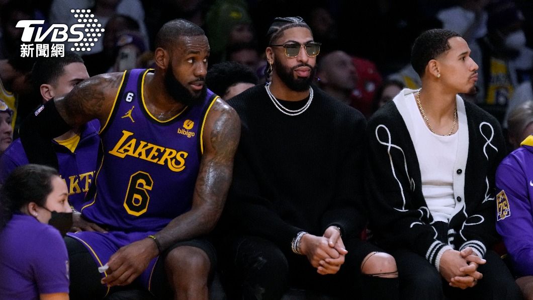 明星長人戴維斯(Anthony Davis)受傷將無限期缺陣,讓目前戰績14勝20敗的湖人處境更艱難。(圖/達志影像美聯社)