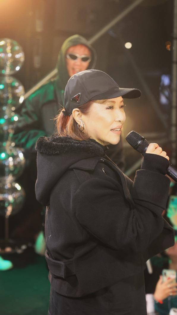 葉璦菱獻唱2022版殘缺的溫柔讓現場嗨爆 。(圖/新樂園音樂提供)