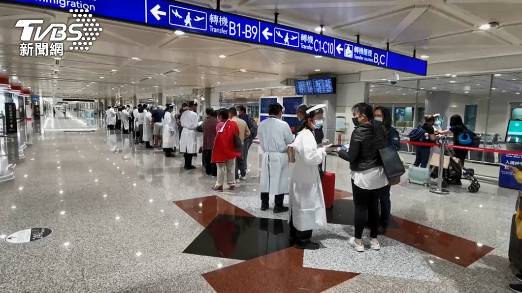 旅遊返台再放寬!機場領快篩2/7起將改一劑 有症狀才加驗