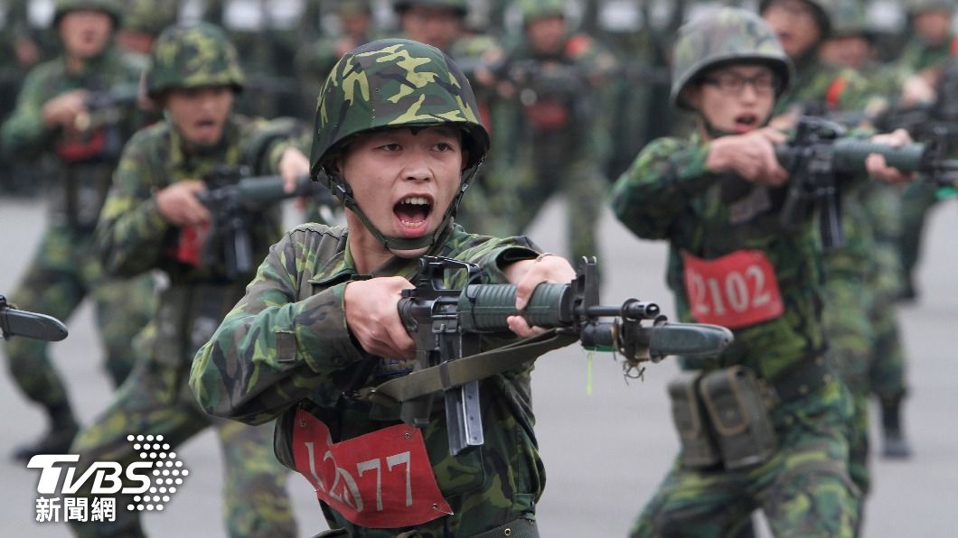 蔡英文總統宣佈,義務兵役將恢復先前一年的制度。(圖/達志影像美聯社)