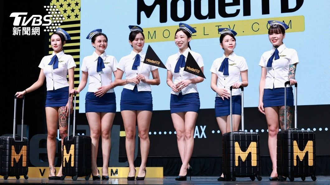 女優夏晴子(右3)領軍女優出席記者會。(圖/黃城碩攝)