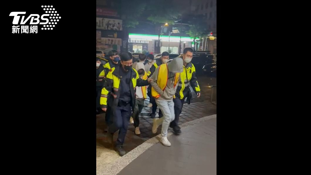 停車糾紛!葬儀社不爽被「叭」竟逞凶 喪家2人中刀送醫