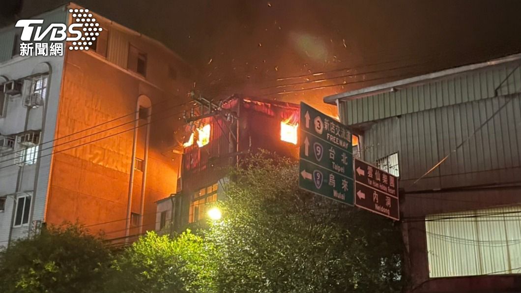 遭斷水斷電公寓突狂燒 疑獨居男屋內抽菸不慎引大火