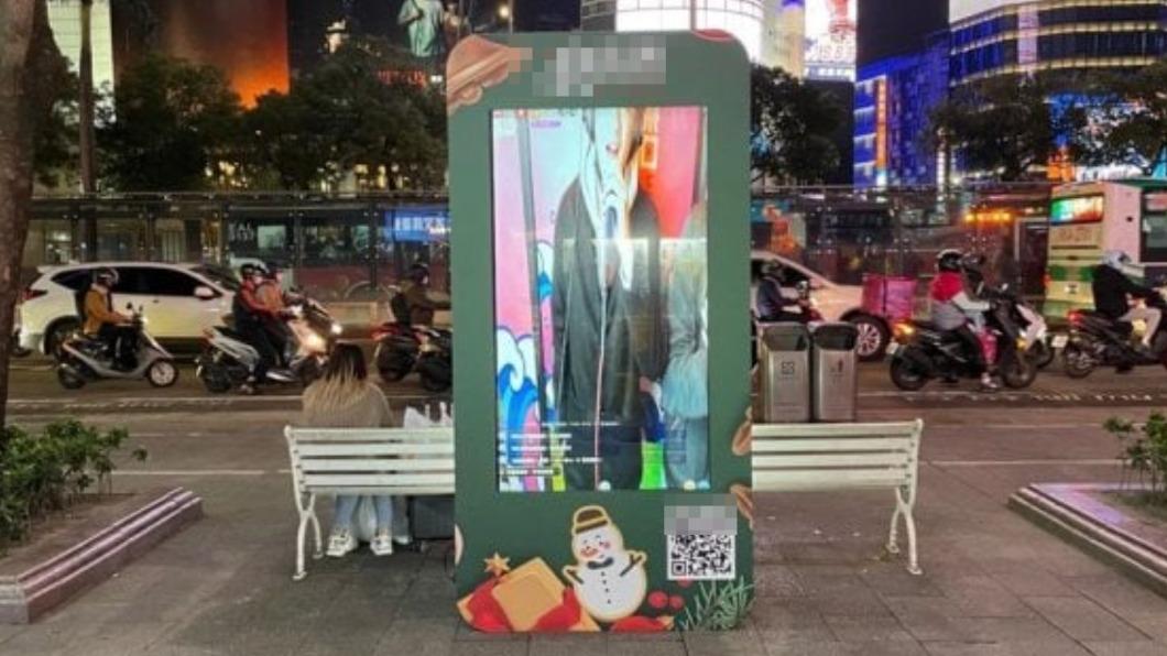 原PO嗨唱時完全不知道外面也看得到。（圖／翻攝自Dcard）